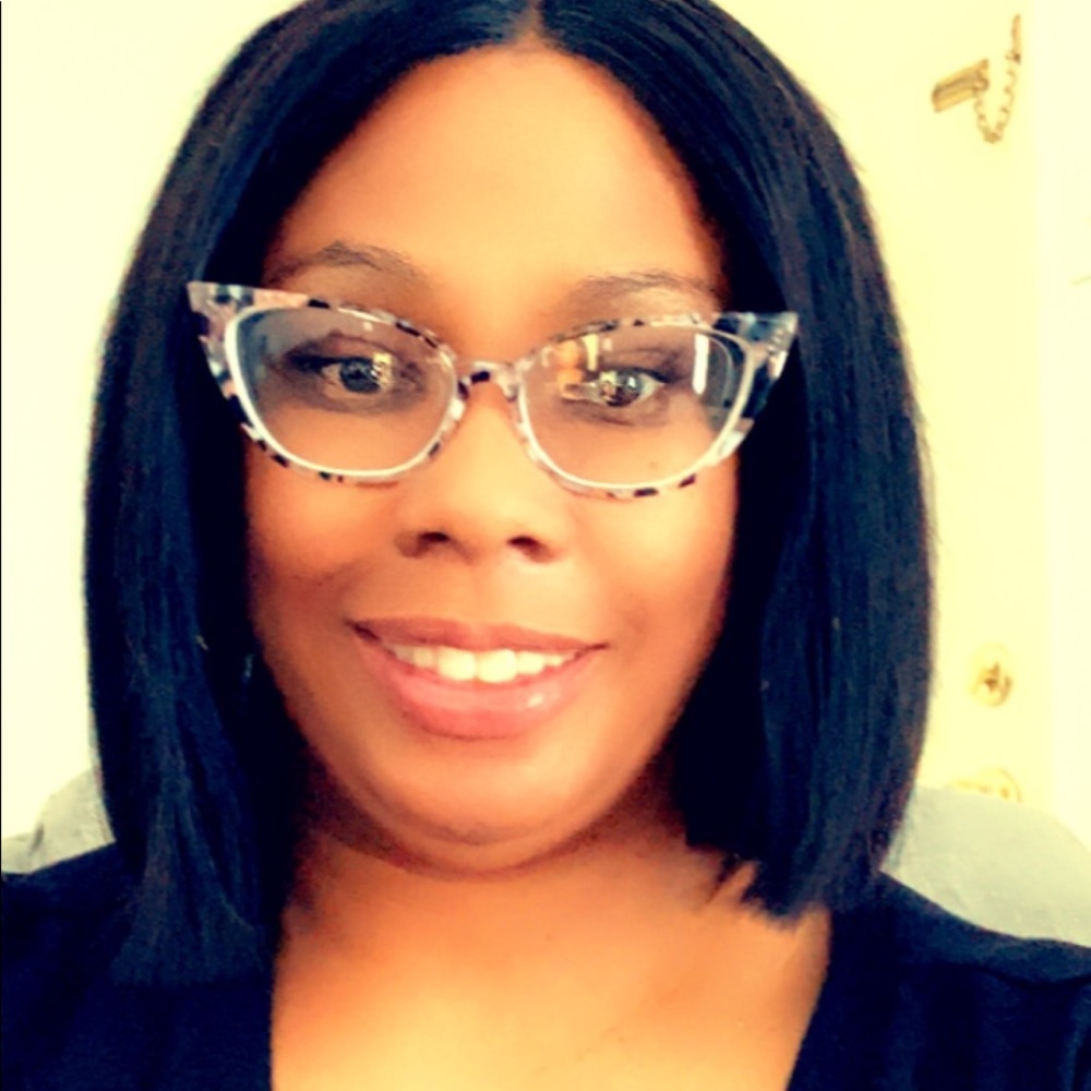 Meet your Posher, Angela